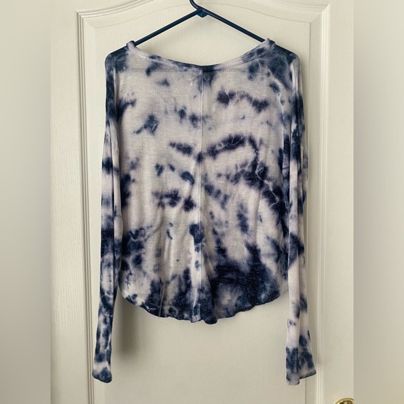 Aeropostale. Size medium. Tie dye long sleeve/sweater. - Picture 2 of 4